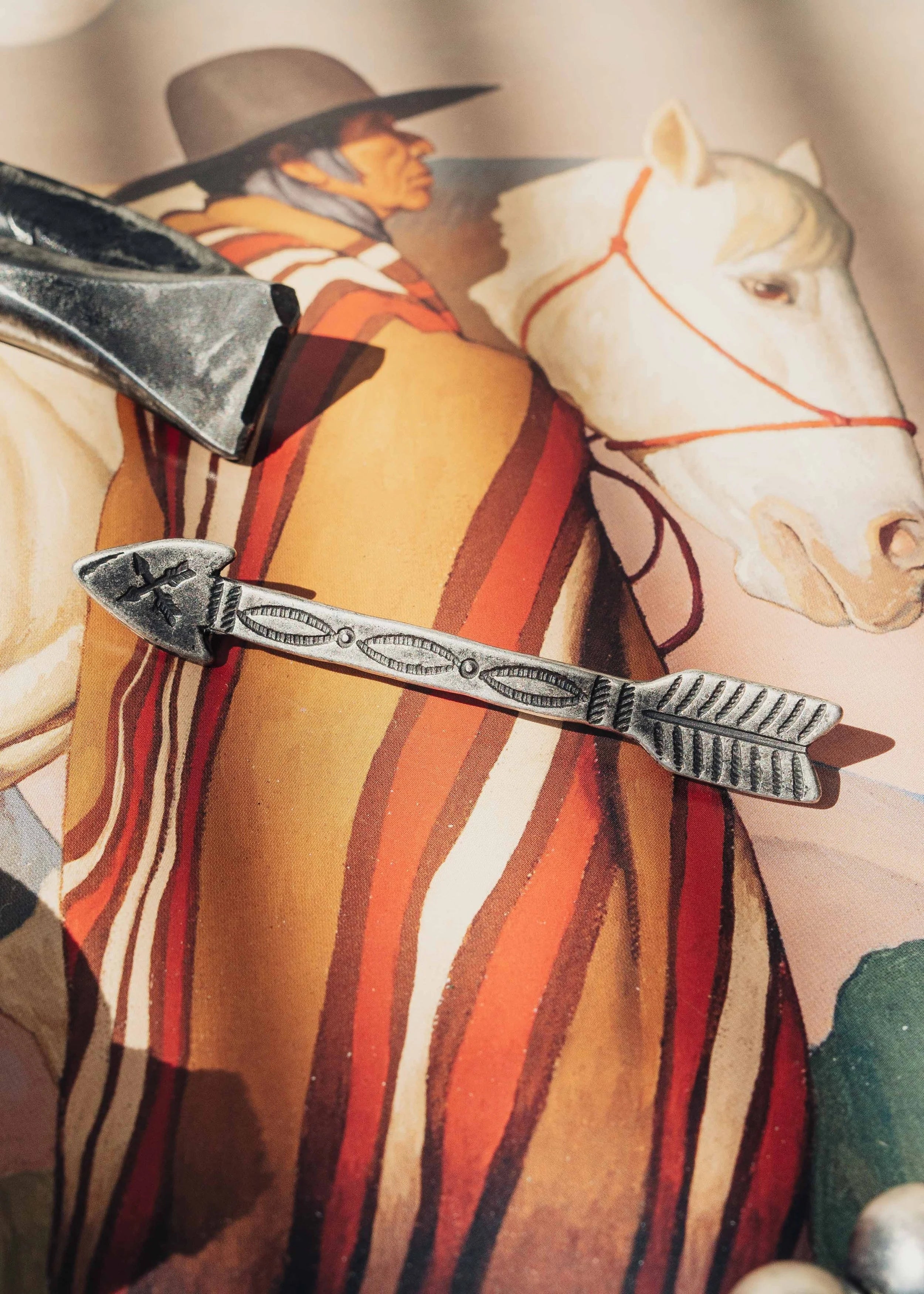 "Duelo" Arrow Pin