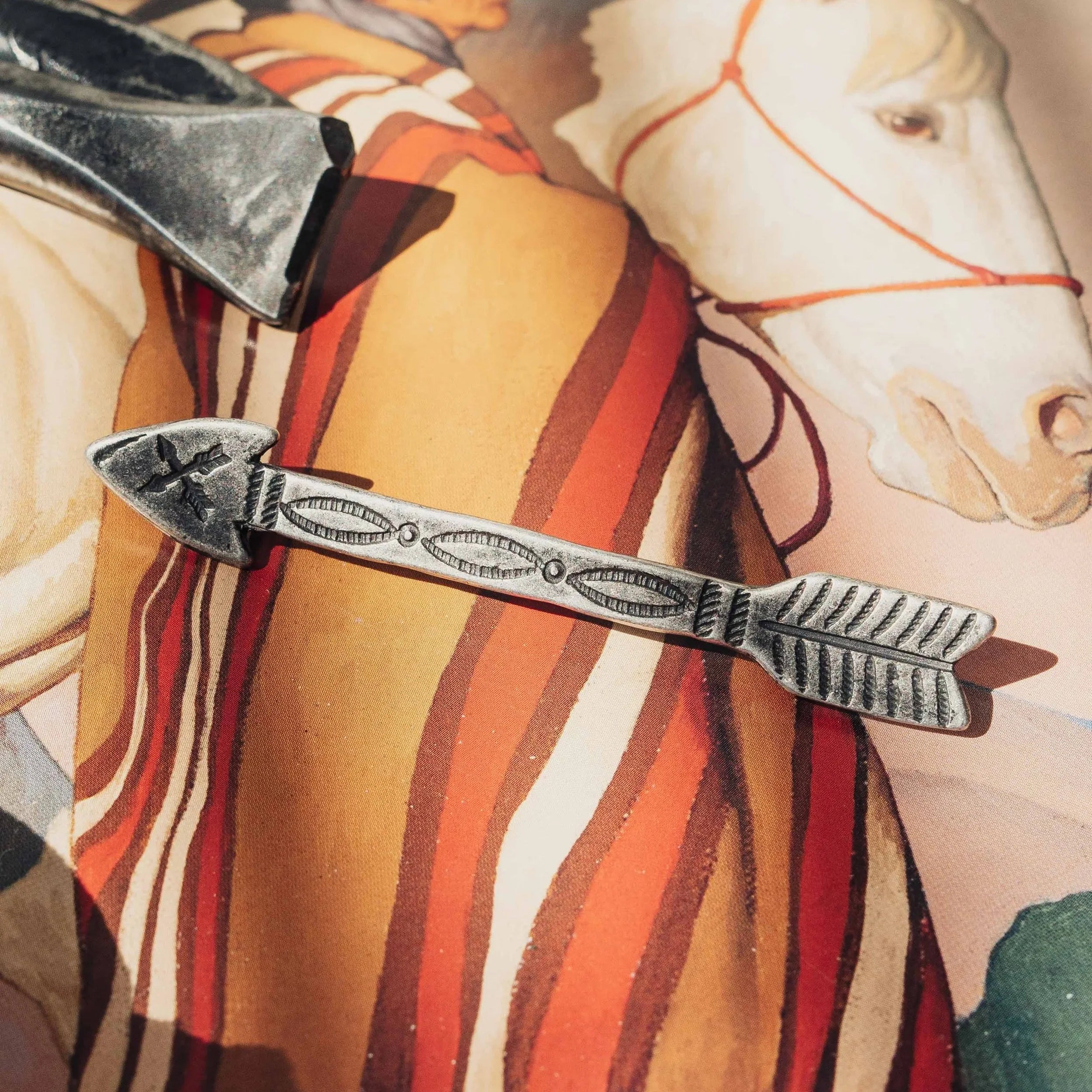 The Duelo Arrow Pin